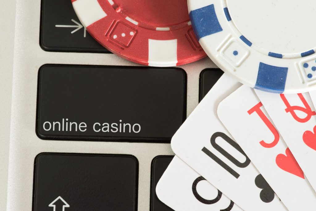 Jetons, Karten, Computer und Online Casino