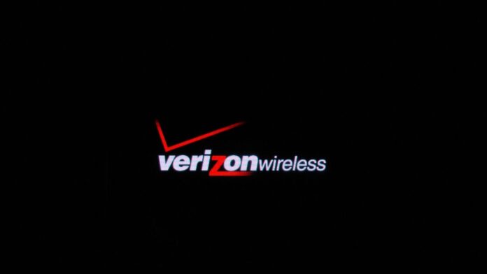 how many customers does verizon have