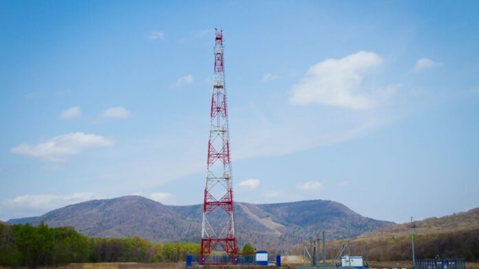 how much does verizon pay to put a cell tower on your property